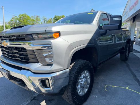 Used 2024 Chevrolet Silverado 3500 LT w/ All Star Edition AWD/4WD image 3