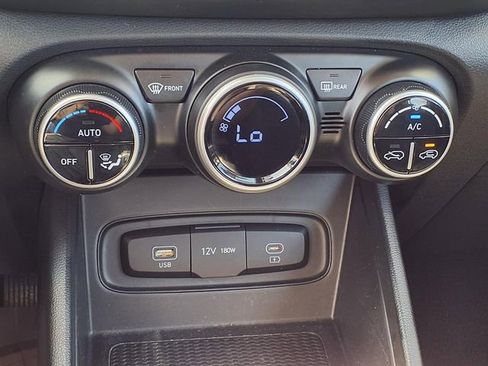 Certified 2025 Hyundai Venue SEL FWD image 17