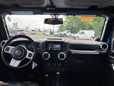 Used 2014 Jeep Wrangler Unlimited Sahara AWD/4WD image 19