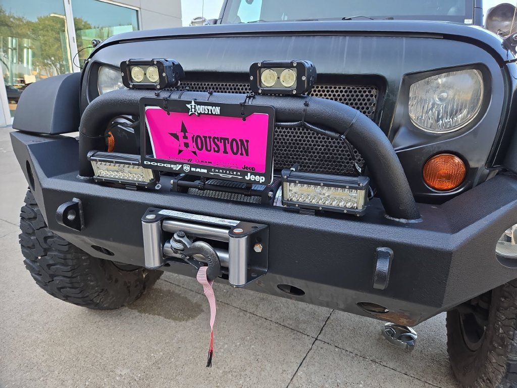 Used 2012 Jeep Wrangler Unlimited Rubicon w/ Max Tow Pkg AWD/4WD image 31