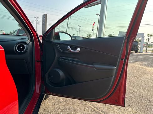 Used 2022 Hyundai Kona Limited FWD image 16