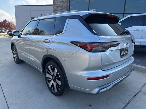 New 2026 Mitsubishi Outlander SEL image 3