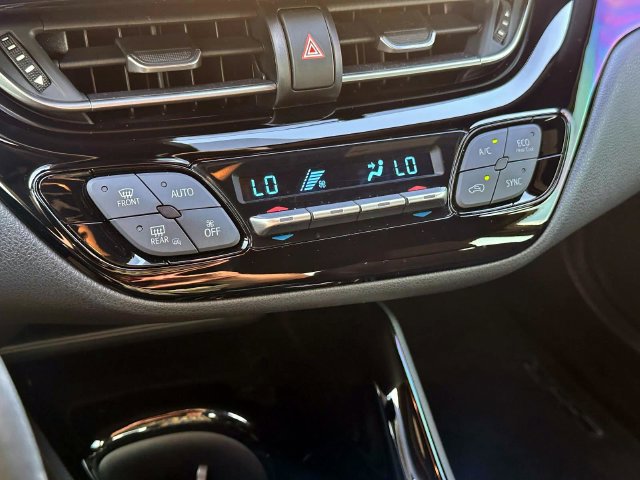 Used 2021 Toyota C-HR XLE FWD image 25