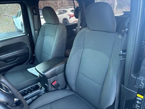 Used 2023 Jeep Wrangler Sport S image 16