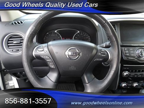 Used 2019 Nissan Pathfinder SV w/ SV Tech Package AWD/4WD image 17