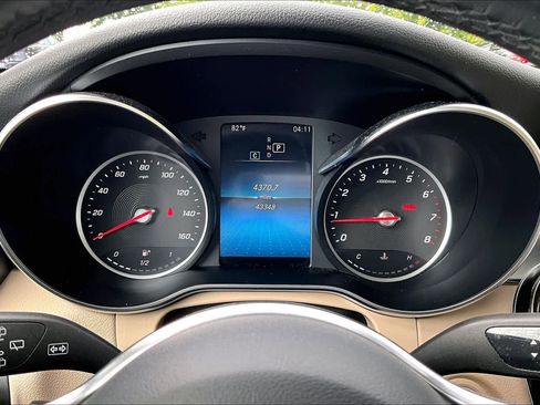 Used 2021 Mercedes-Benz GLC 300 image 28