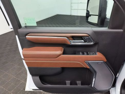 Used 2024 GMC Sierra 3500 Denali Ultimate AWD/4WD image 17