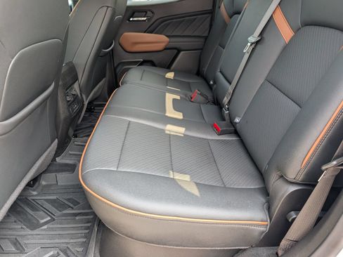 Used 2025 GMC Canyon AT4 w/ Technology Plus Package AWD/4WD image 16