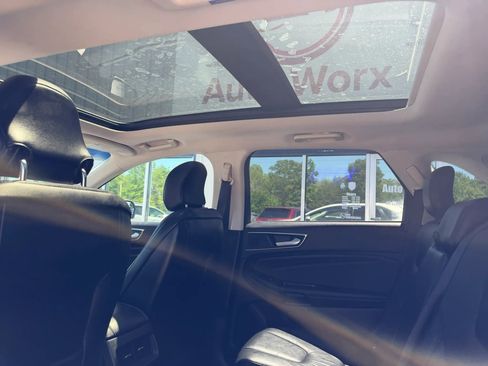 Used 2017 Ford Edge Titanium w/ Technology Package AWD/4WD image 5