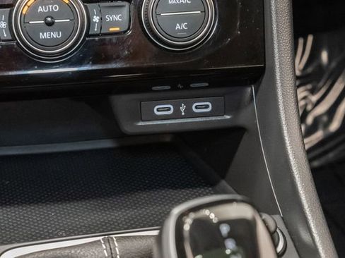 Used 2024 Volkswagen Jetta SE FWD image 19