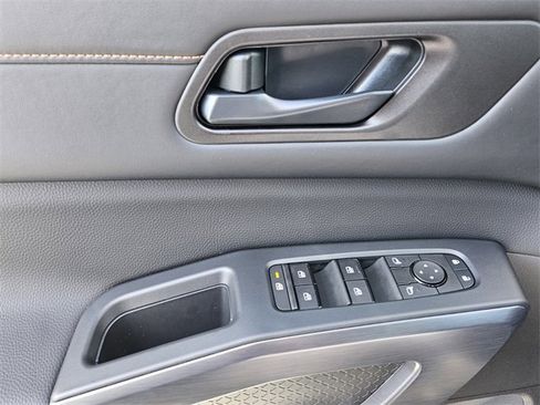 Used 2025 Nissan Pathfinder Rock Creek image 31