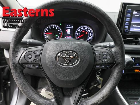 Used 2022 Toyota RAV4 LE image 10
