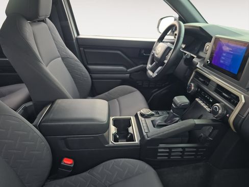 Certified 2025 Toyota Tacoma SR5 AWD/4WD image 15