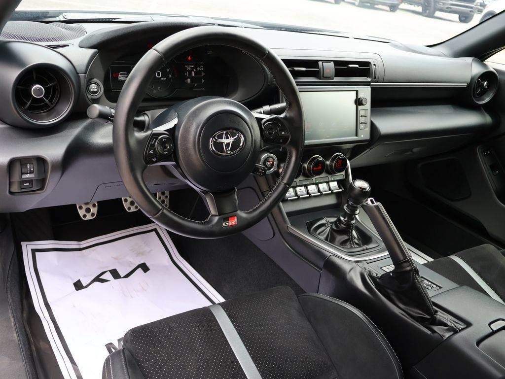 Used 2025 Toyota GR86 Premium w/ ALL Weather Mat Package (TMS) RWD image 35