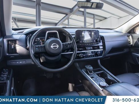 Used 2023 Nissan Pathfinder SL AWD/4WD image 14