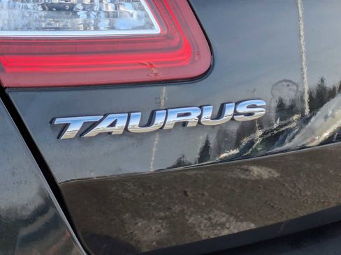 Used 2017 Ford Taurus SHO image 12