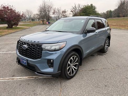 Used 2025 Ford Explorer ST-Line image 5