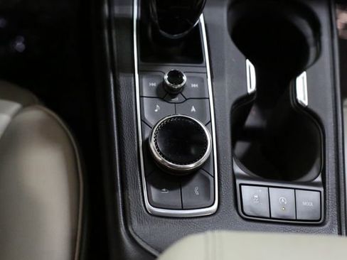 Used 2022 Cadillac XT4 Premium Luxury w/ Technology Package image 16