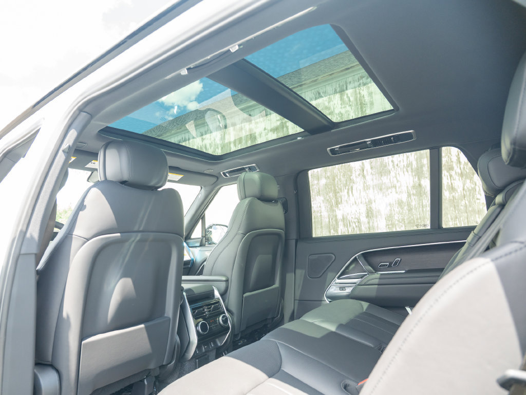 New 2026 Land Rover Range Rover Long Wheelbase SE AWD/4WD image 21
