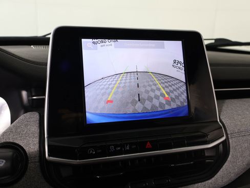 Used 2025 Jeep Compass Latitude AWD/4WD image 6