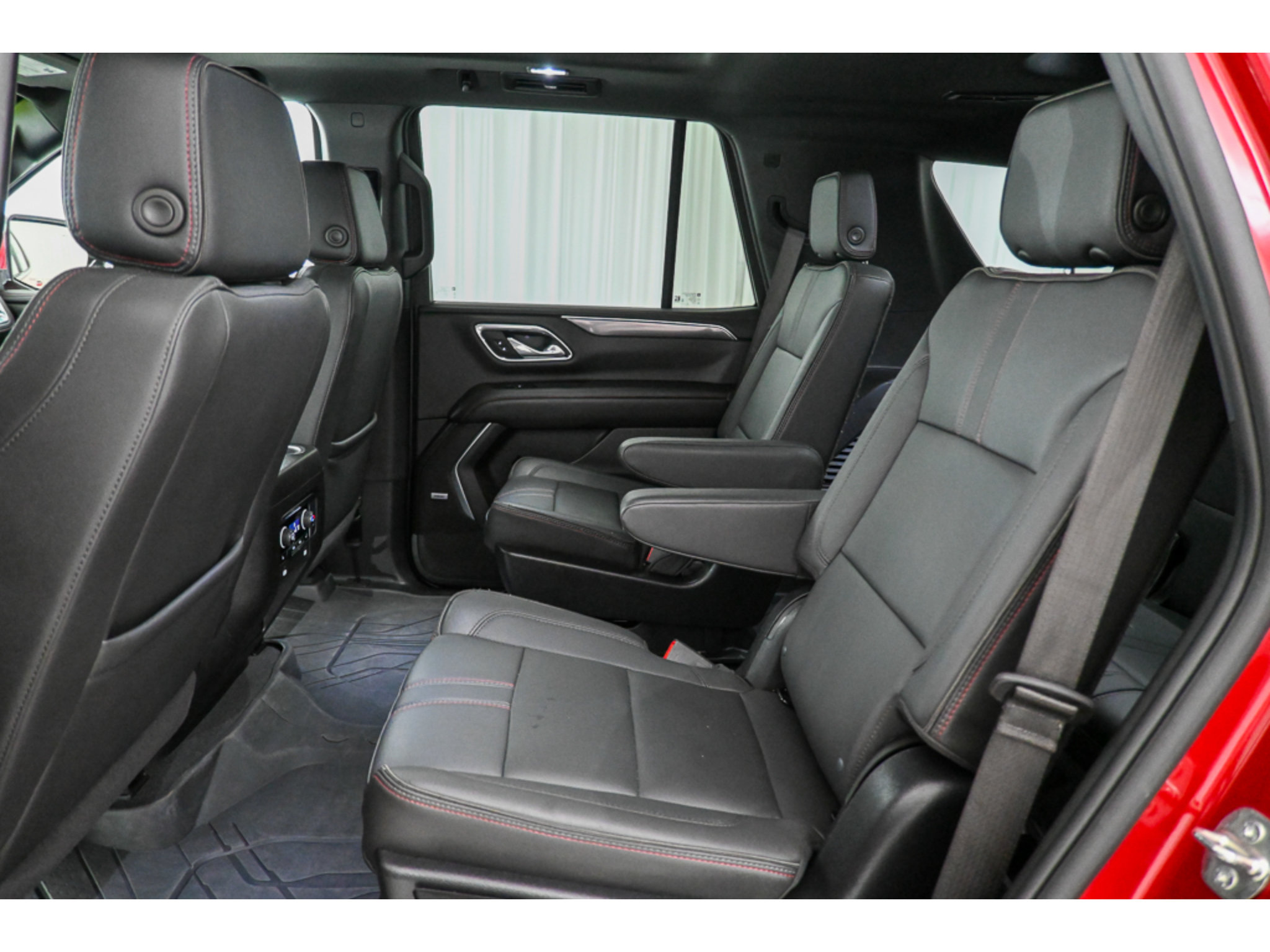 Used 2024 Chevrolet Tahoe RST w/ Luxury Package AWD/4WD image 28