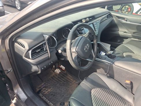Used 2020 Toyota Camry SE FWD image 7