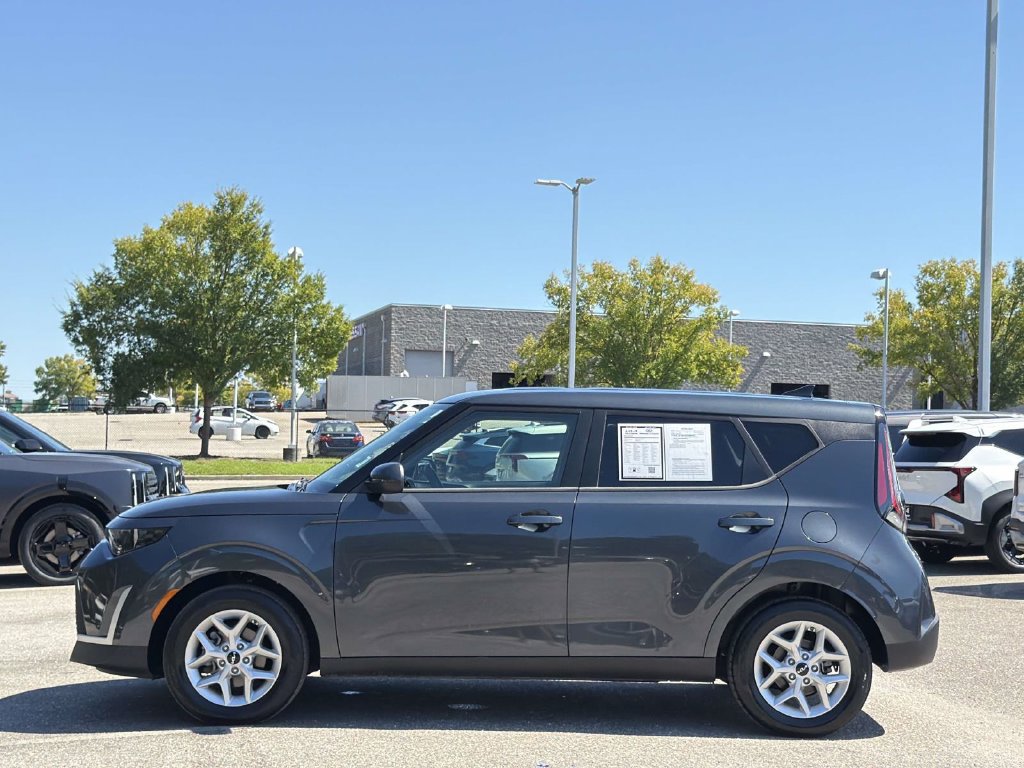 Used 2025 Kia Soul LX w/ LX Technology Package FWD image 33