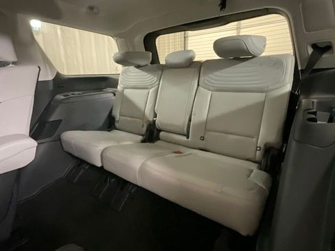 Used 2025 Ford Expedition Platinum w/ Platinum Ultimate Package AWD/4WD image 12