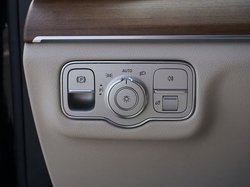 Used 2022 Mercedes-Benz GLS 450 4MATIC image 31