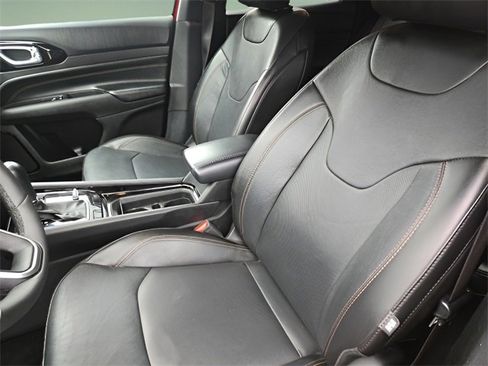 Used 2023 Jeep Compass Limited image 11