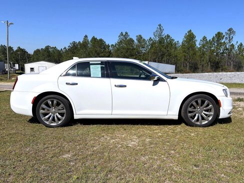 Used 2019 Chrysler 300 Limited image 16
