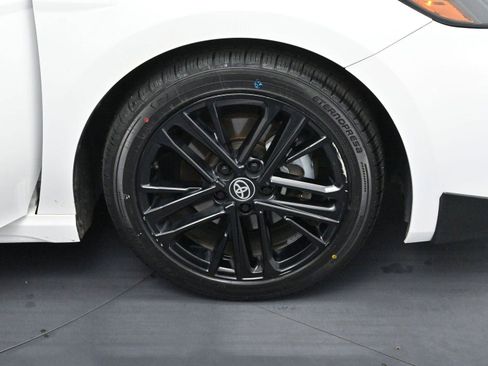 Used 2025 Toyota Camry SE image 28