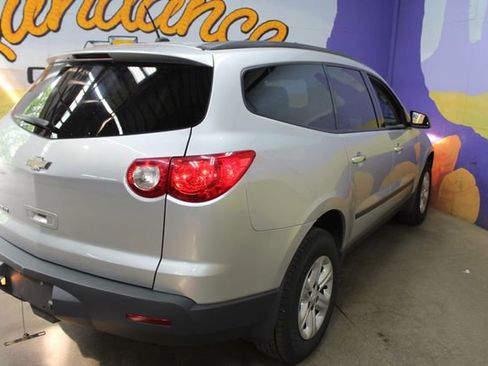 Used 2012 Chevrolet Traverse LS FWD image 8