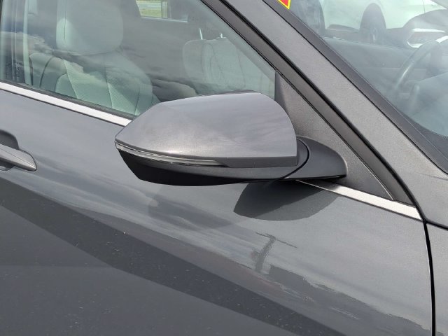 Used 2025 Hyundai Elantra Limited FWD image 11