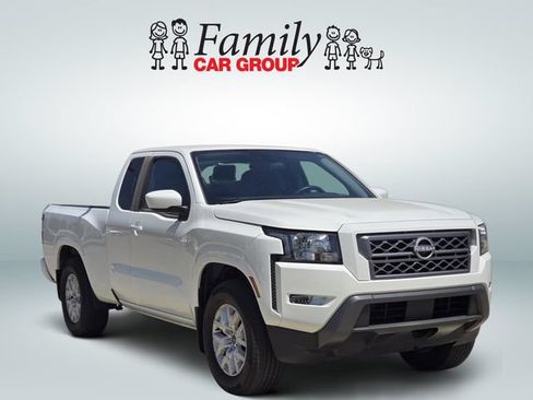 Used 2024 Nissan Frontier SV w/ SV Convenience Package RWD image 2