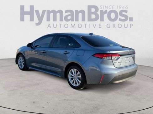 Used 2025 Toyota Corolla LE w/ LE Premium Package image 5