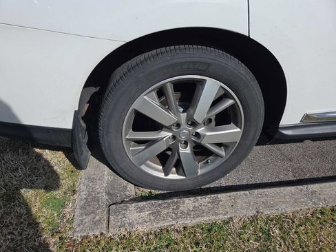 Used 2014 Nissan Pathfinder Platinum w/ Platinum Premium Package image 4