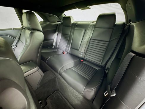 Used 2012 Dodge Challenger R/T image 25