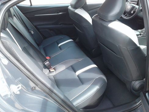 Used 2025 Toyota Camry SE w/ Convenience Package image 11