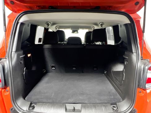 Used 2021 Jeep Renegade Latitude FWD image 34