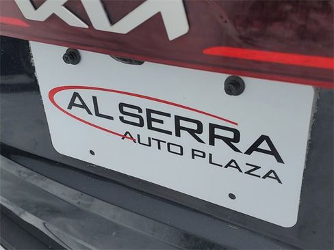 Used 2024 Kia Carnival LX image 5