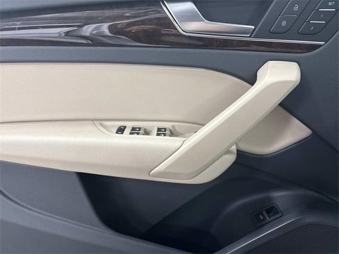 Used 2019 Audi Q5 2.0T Premium w/ Convenience Package image 22