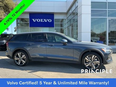 Certified 2025 Volvo V60 B5 Cross Country Plus image 36