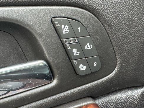 Used 2011 GMC Yukon XL Denali image 26