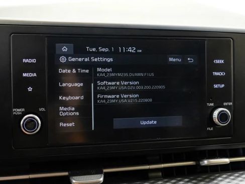 Used 2023 Kia Carnival LX FWD image 39