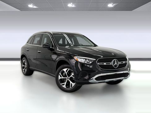 Used 2025 Mercedes-Benz GLC 350e 4MATIC image 6