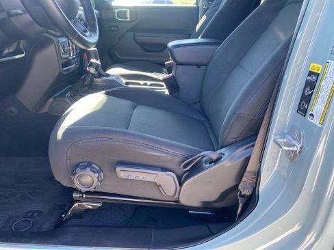 Used 2023 Jeep Wrangler Unlimited w/ Sun & Screen Package image 23