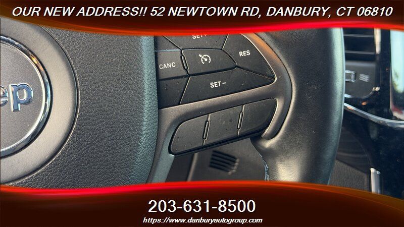Used 2019 Jeep Grand Cherokee Laredo AWD/4WD image 17