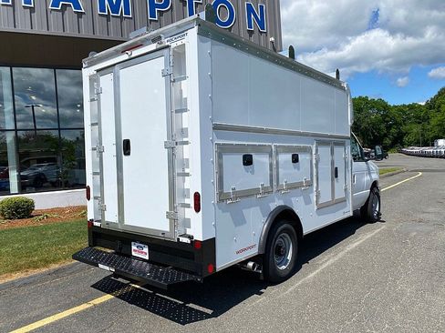 New 2027 Ford E-350 and Econoline 350 Super Duty w/ Power Equipment Group RWD image 7
