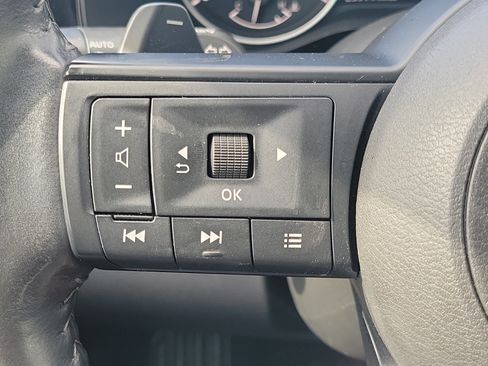 Used 2024 Nissan Pathfinder SV FWD image 25